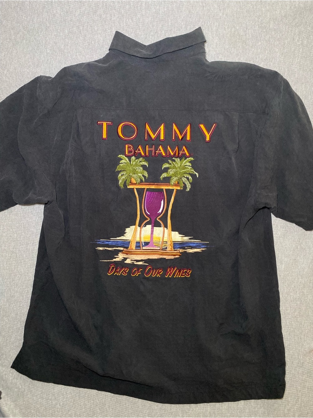 Tommy Bahama Shirt Mens XL Black Days of our Wines 100% Silk Hawaiian Logo